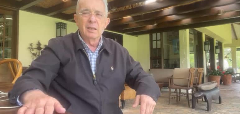 Uribe anuncia documento que niega informe de Comisión de la Verdad
