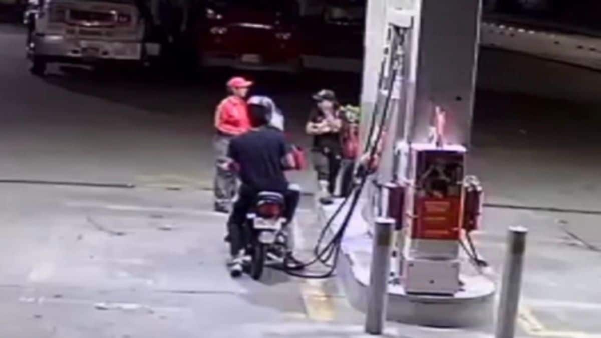 Video: Dos hombres motorizados robaron una estación de gasolina en Palmira