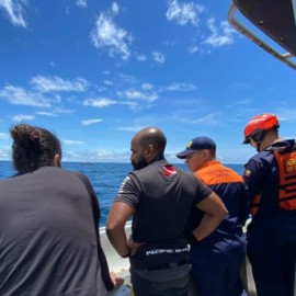 Armada rescata a ballenato atrapado en una malla en Bahía Solano