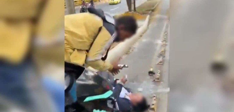Mujer fue arrollada por motocicleta que invadía el bicicarril en el sur de Cali