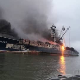 Se incendió en Buenaventura barco venezolano que protagonizó cruel pesca