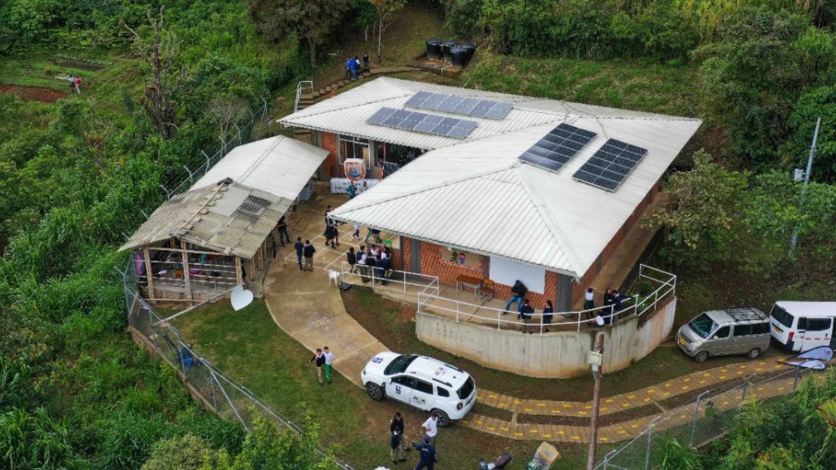 Secretaría de Educación Distrital instaló paneles solares en colegio de zona rural de Cali