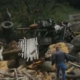 Tres personas murieron luego de que un furgón cayera a un abismo en el Cauca