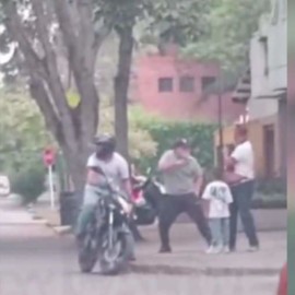 Video: Delincuentes atracaron a un hombre sin importarle que iba con un niño