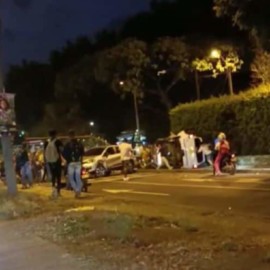 Video: Fuerte accidente de tránsito involucró 3 carros y una moto en Cali