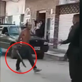 Video: Hombre amenazó con un machete a transeúntes y policías