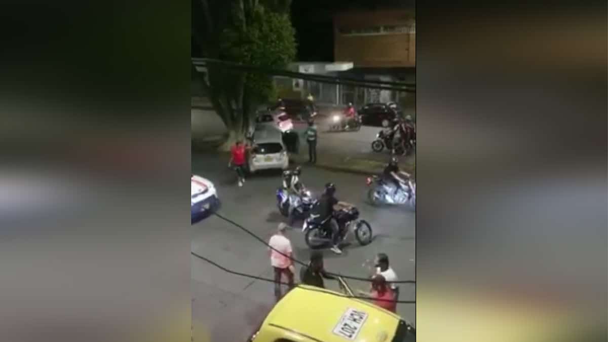 Aparatoso accidente en la Avenida Cañasgordas involucró lujoso carro