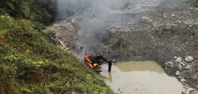 Autoridades incineraron maquinaria para minería ilegal en Buenaventura