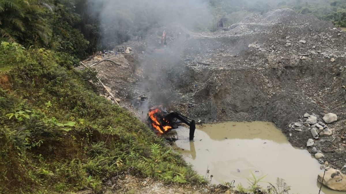 Autoridades incineraron maquinaria para minería ilegal en Buenaventura