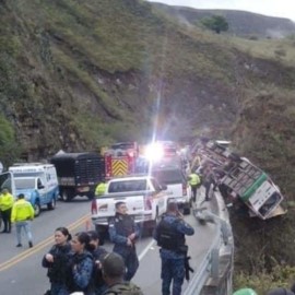 Al menos 20 personas muertas dejó accidente de tránsito en la vía Pasto-Popayán