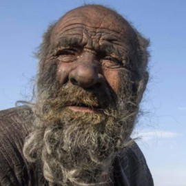 Falleció el hombre catalogado como el más sucio del mundo a sus 94 años