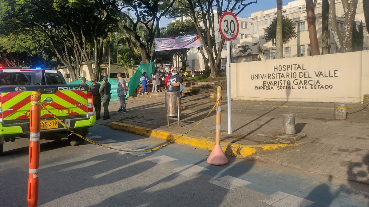 Hombre fue atacado a tiros en la entrada del Hospital Universitario