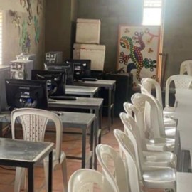 Más de 300 estudiantes afectados por no tener computadores: Se los robaron hace un año
