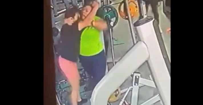 Video: dos mujeres se 'mechonearon' en un gimnasio por una máquina
