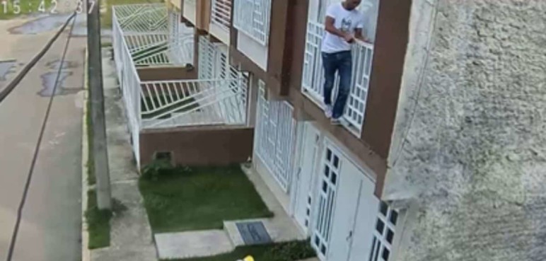Video: Ladrón se trepó al segundo piso de una vivienda en Santander de Quilichao