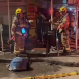 Bomberos controlaron incendio en local comercial en el norte de Cali