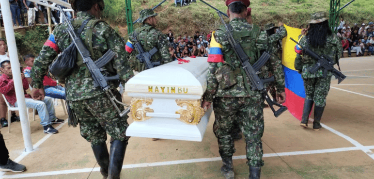 Disidencias desenterraron a alias ‘Mayimbú’ para poner su cuerpo en ataúd con oro