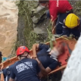 Hombre con problemas de movilidad fue rescatado luego de caer al río Cali