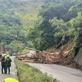 Nuevo deslizamiento de tierra provoca cierre total en la vía Buga-Buenaventura