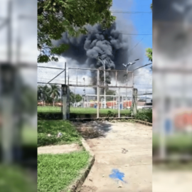 Reportan fuerte incendio estructural en el barrio La Flora Industrial