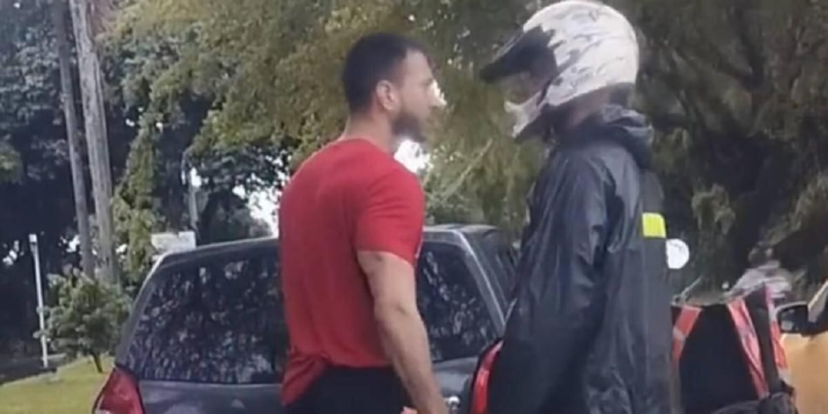 Video: dos conductores se pelearon a puños en plena vía pública de Cali