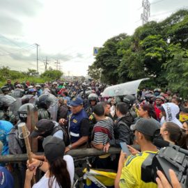 Video: Puente de Juanchito está bloqueado tras protestas de la comunidad