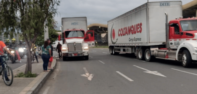 Cali: Persona muere en accidente con tractomula en Puente del Comercio