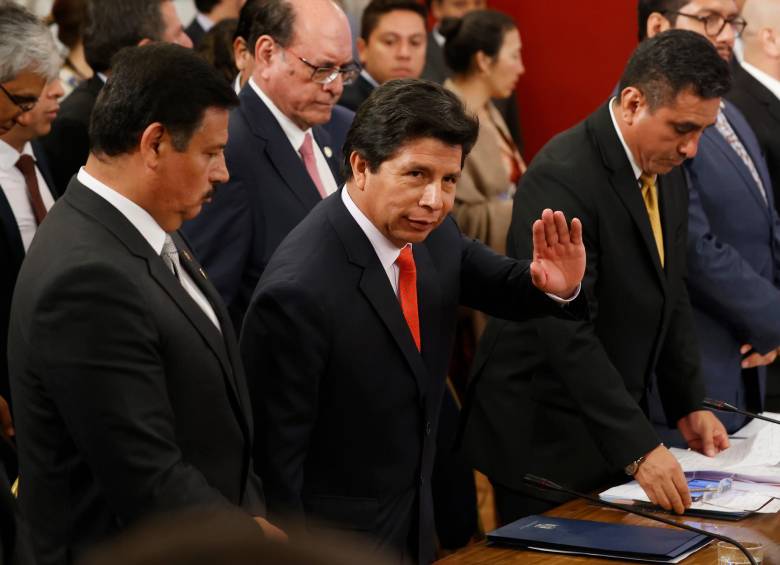 Pedro Castillo se equivocó a disolver congreso en Perú: Gustavo Petro