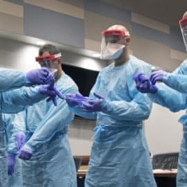 Pese a alerta mundial, China dice tener bajo control pandemia de covid-19