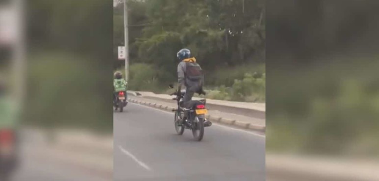 ¡Qué tal! Motociclista realiza piruetas en plena vía Cali – Jamundí