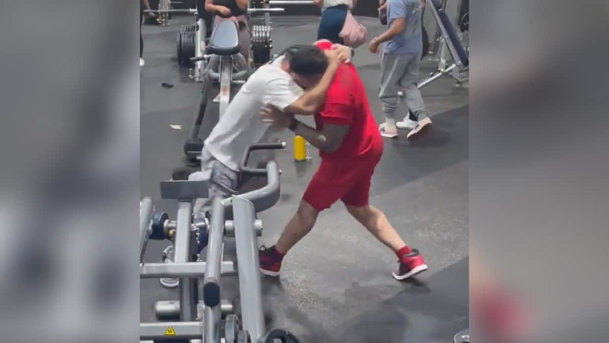 Video: Hombres se agarraron a golpes mientras hacían ejercicio en un gimnasio