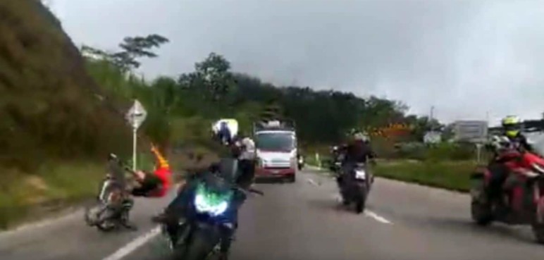 Video: Imprudencia de un motociclista provocó impactante accidente