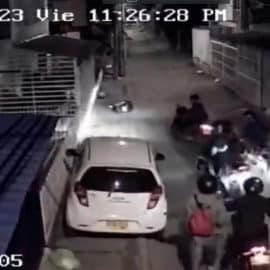 Hombres en moto intentaron robar a pareja que se encontraba en un carro
