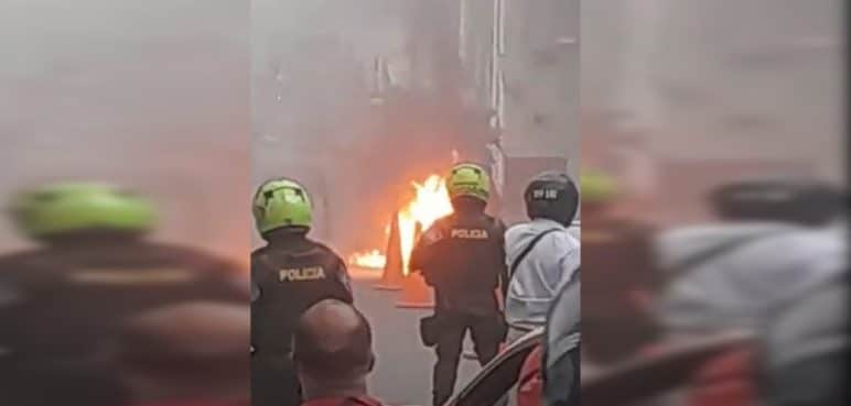 Un hombre quemó su moto en medio de un operativo de tránsito en Buga