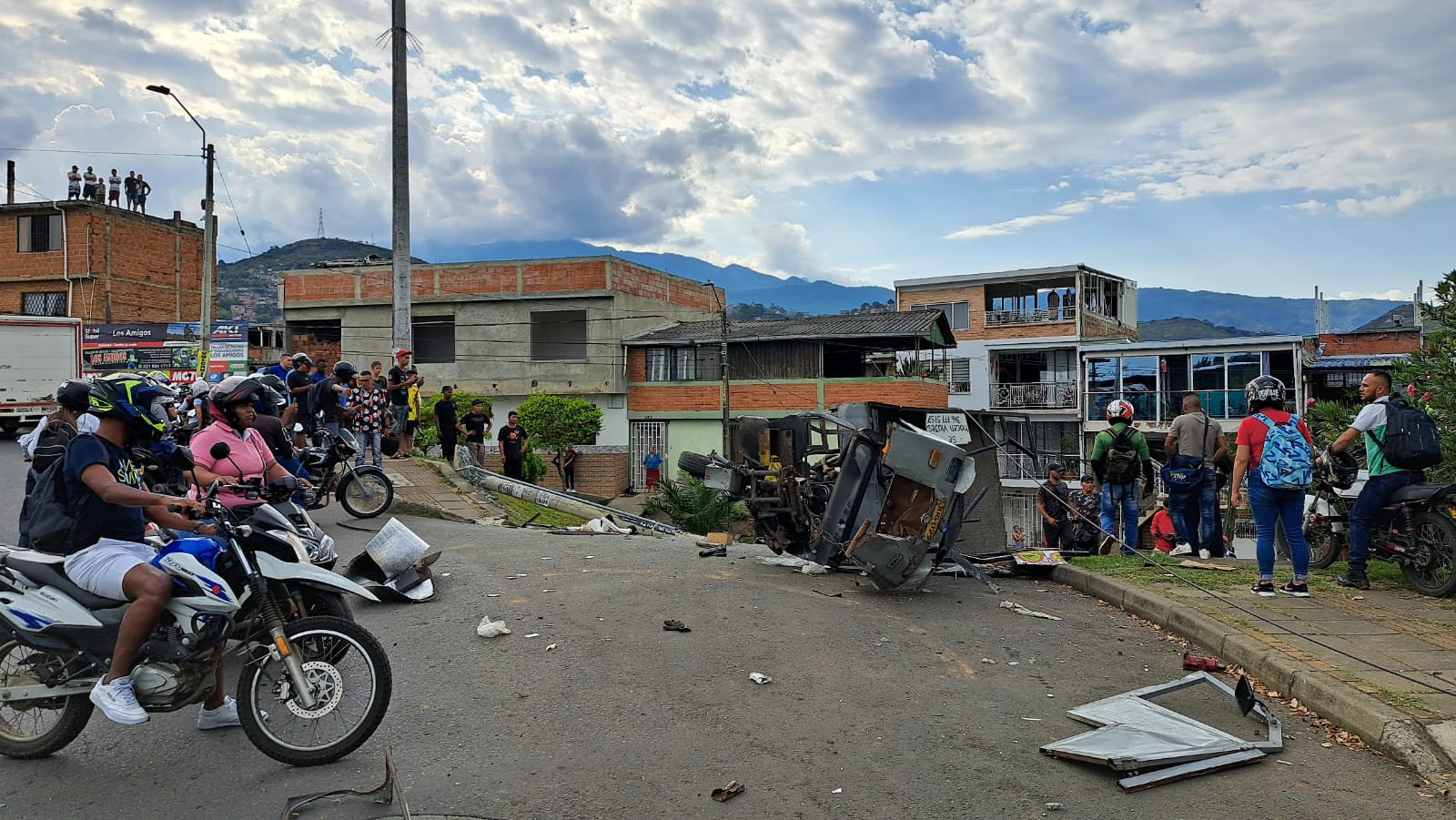 Video: Accidente de tránsito en el sur de Cali dejó víctimas fatales