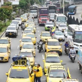 Congestiones viales: Así avanza el paro de taxistas en Cali
