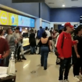 Denuncian pelea entre jóvenes en cine de centro comercial de Cali