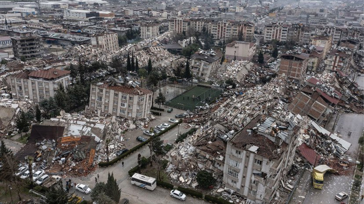 En Siria confirman más de 371 muertos tras devastador terremoto