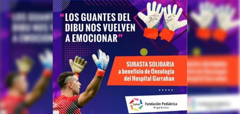 El 'Dibu' subastó los guantes con los que ganó el Mundial de Qatar 2022