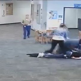 Estudiante golpea a una profesora luego de que ella le quitara su Nintendo Switch