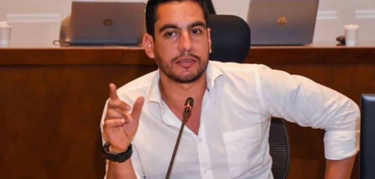 Senador Alex Flórez fue citado por la Procuraduría tras insultar a policías