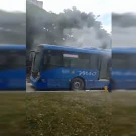 Video: Se registró un incendio en un bus del MIO en la calle 5