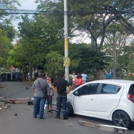 Aparatoso accidente de tránsito en El Ingenio deja cuatro personas heridas