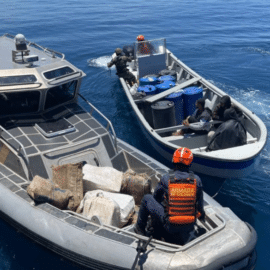 Tras persecución por aire, Armada incautó 700 kilos de cocaína en Buenaventura