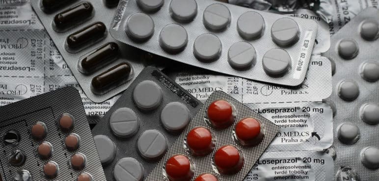 Investigan a Ministro y Exministra de Salud de Colombia por escasez de medicamentos