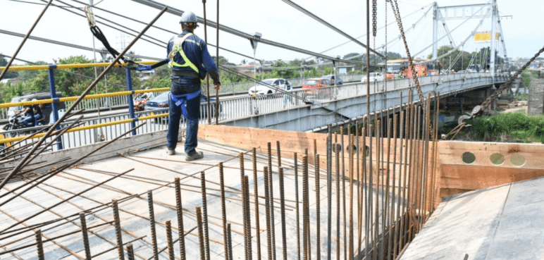 Obras del nuevo puente de Juanchito llegaron a la mitad del río Cauca