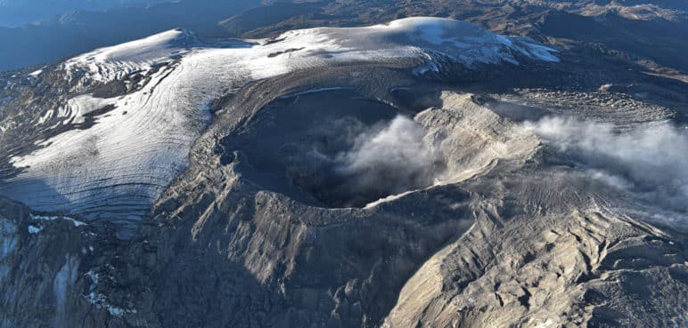 Presidente Petro alerta ante posible erupción de volcán Nevado del Ruiz