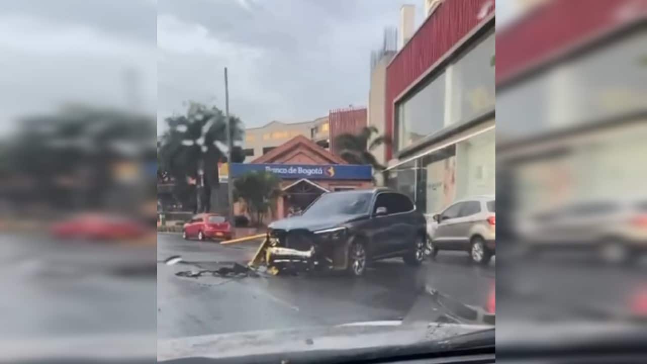 Accidente cerca a Chipichape: camioneta BMW terminó estrellada en el separador