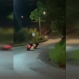 Video: En medio de piques, motociclista cae bajando del kilómetro 18