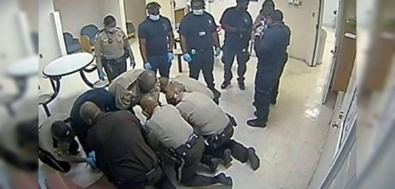 Video: Siete policías inmovilizan a un afroamericano que murió asfixiado